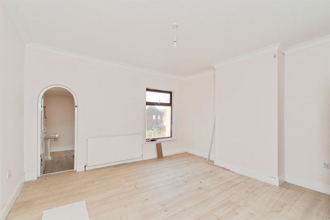 16, Wood Lane, Castleford photo 4