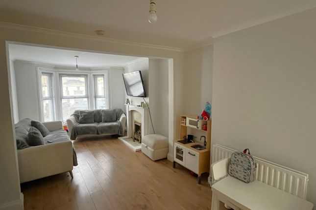44, Douglas Road, Kent photo 3