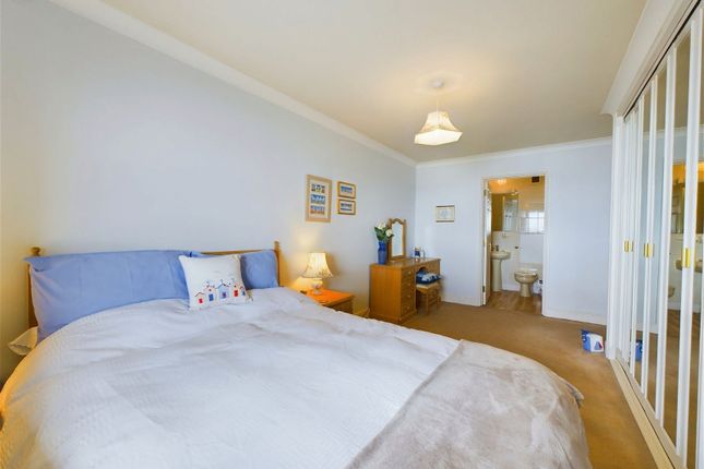 Flat for sale in West Parade, Worthing