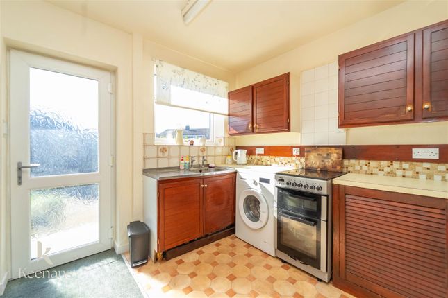 2, Kingsdale Avenue, Burnley photo 3