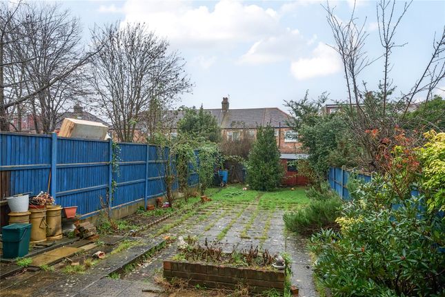 End terrace house for sale in Princes Avenue, Palmers Green, London