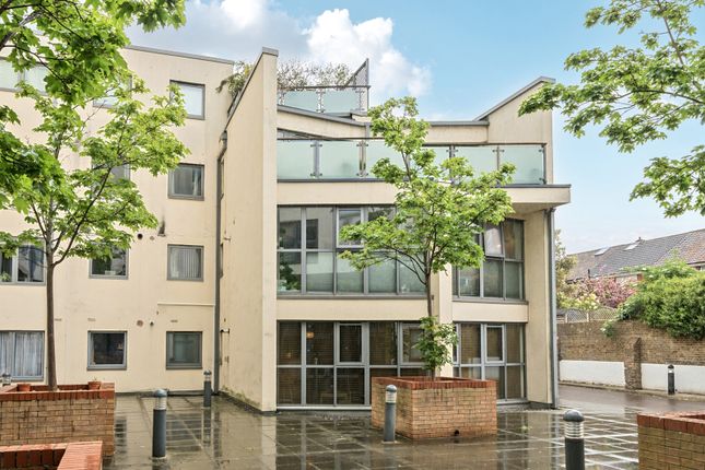 Flat 33 Aura Court, 163, Peckham Rye, London photo 3