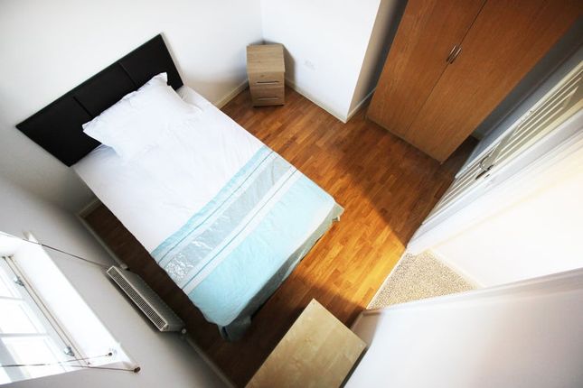 Room 5 52 Greenkeepers Road, Bedford photo 4