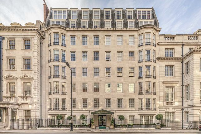 Thumbnail Flat to rent in Upper Grosvenor Street, London