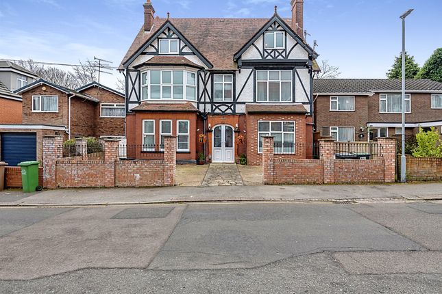 Thumbnail Detached house for sale in Lansdowne Road, Luton