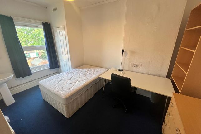Thumbnail Room to rent in Room 6, Melbourne Road, Earlsdon, Coventry
