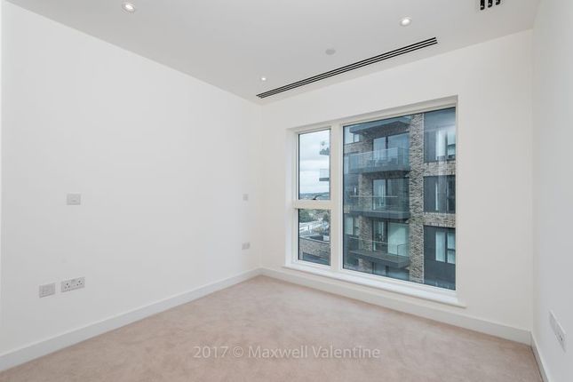 Flat to rent in Cherry Orchard Road, Croydon