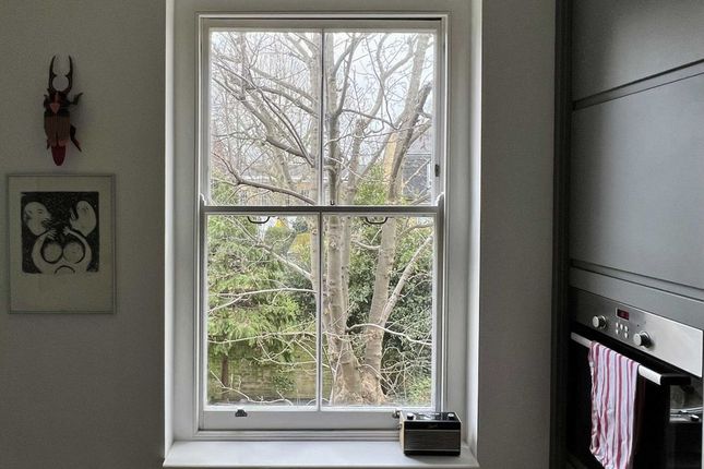 Flat for sale in Barnsbury Park, London