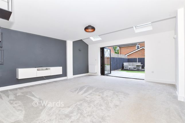 2, Alans Gardens, Maidstone photo 3