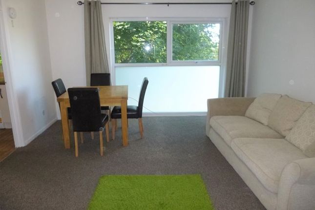 Flat to rent in Pine Tree Close, Hounslow