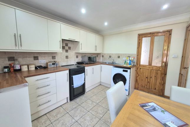 22, Ivydale, Skelmersdale photo 4