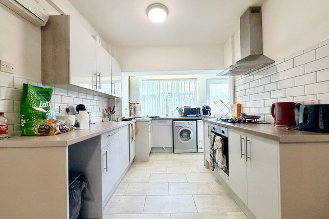 4-bed flat on Flat 1, 236 Derby Road, Nottingham, Nottingham, £2,687/mo