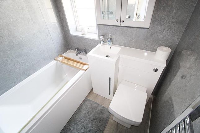 35, Waldron Avenue, Brierley Hill photo 5