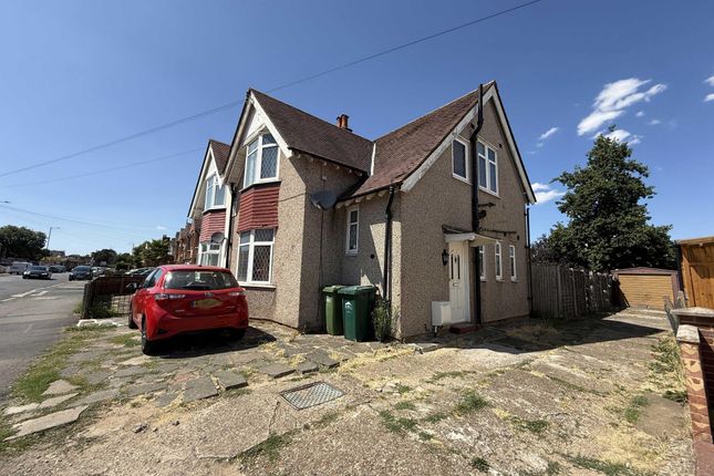2-bed house on 63, Feltham Road, Ashford, £250,000