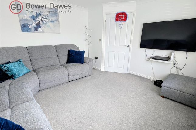 5, Sunliner Way, South Ockendon photo 3