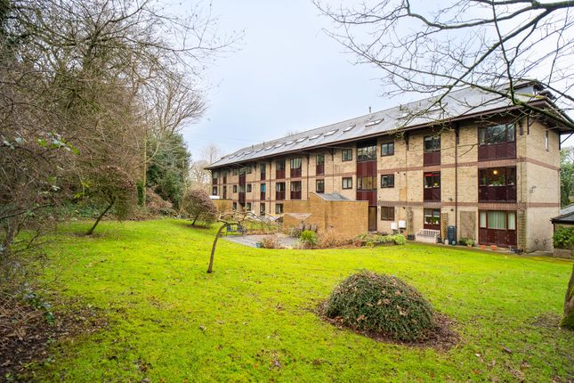 Flat for sale in Woodhall Park, Northowram
