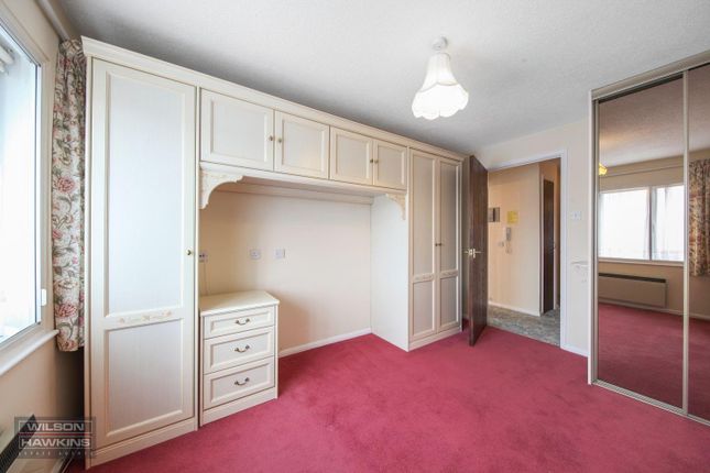 2, Betjeman Close, Pinner photo 4