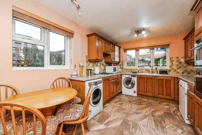 5, Simonfields Close, Ilkeston photo 4