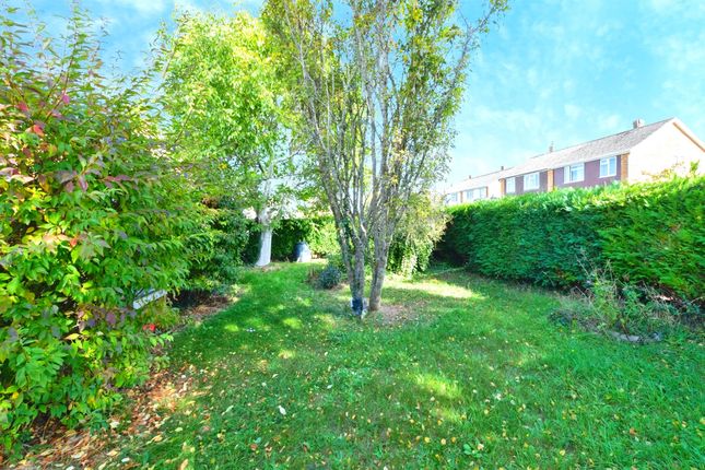 26, Downlands Close, Salisbury photo 3