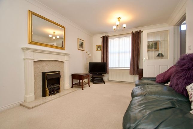 12 Flawn Way, St. Neots photo 3