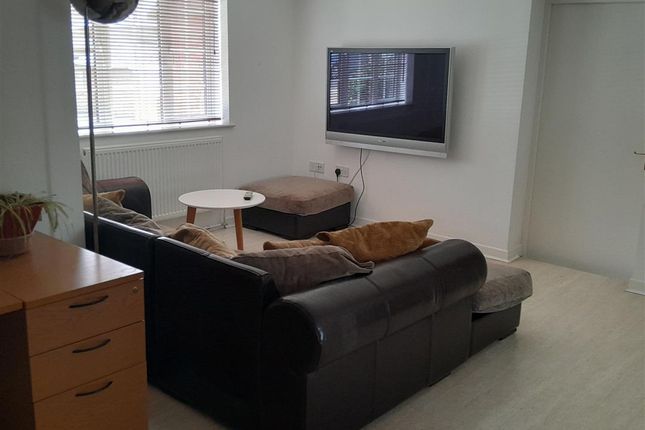 Room 7H, 7, Kitchener Rd, Amesbury photo 3