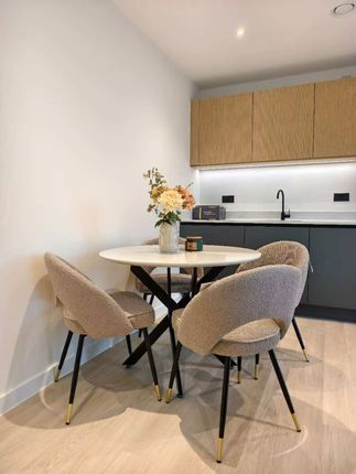Flat 1705, Peakes Heights, North Greenwich, London photo 4
