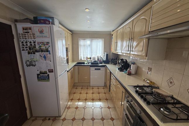 18, Brentford Close, Hayes photo 4