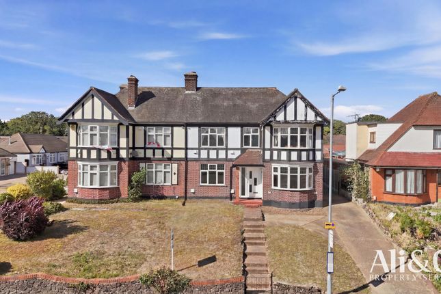 4-bed house on 9 Wood View, Grays, £2,000/mo