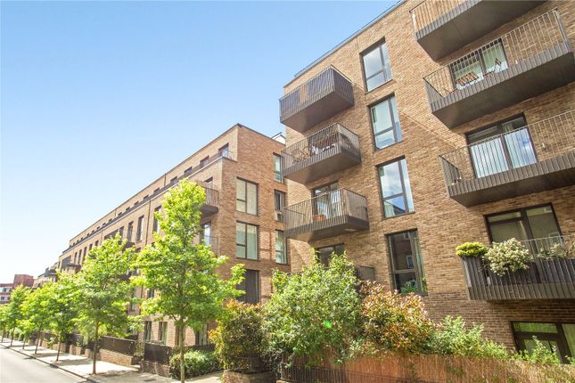2 bed flat for sale in West Row, London W10
