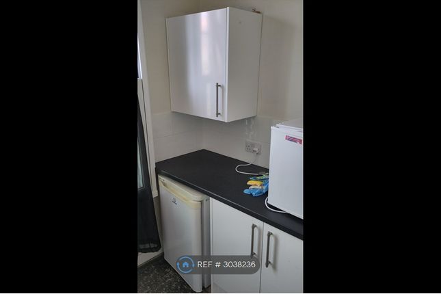 Flat, A East Reach, Taunton photo 3