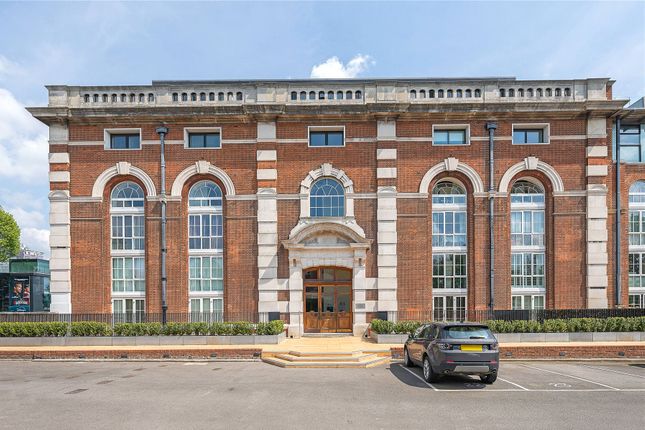 Thumbnail Flat for sale in Bazalgette Court, Great West Road, London