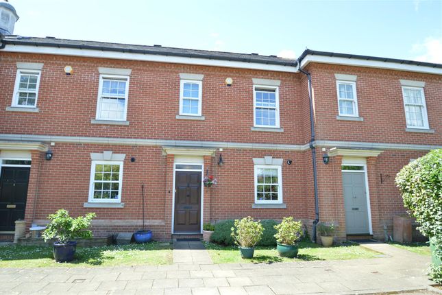 Thumbnail Terraced house for sale in Wallace Square, Coulsdon