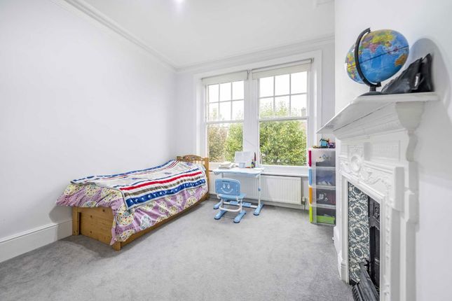 Flat 3, Midhurst Mansions, Fortis Green, London photo 4
