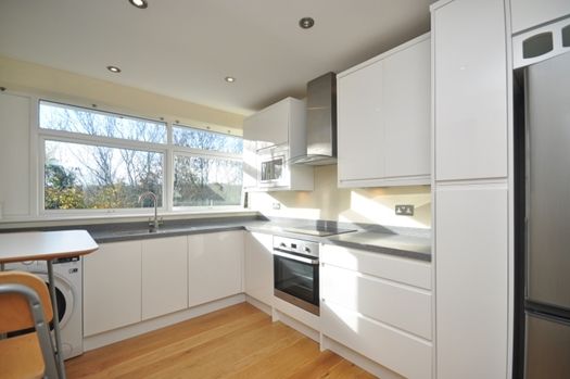 Thumbnail Flat to rent in Westhall Road, Warlingham