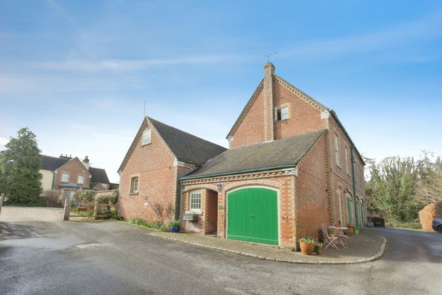 2-bed bungalow on Dairy Cottage, Dunorlan Farm,, Halls Hole Road, Kent, £420,000