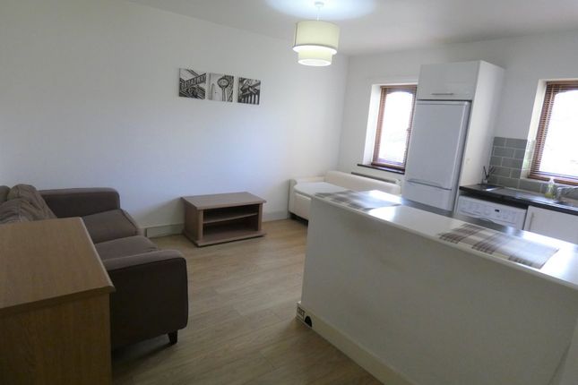 Thumbnail Flat to rent in Greenford Avenue, London