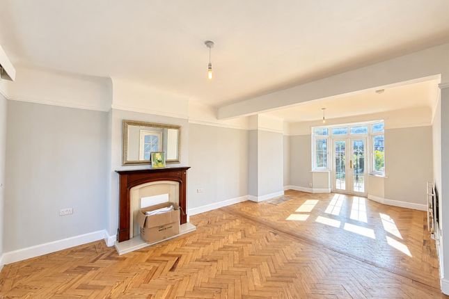 15, Shelley Crescent, Hounslow photo 2