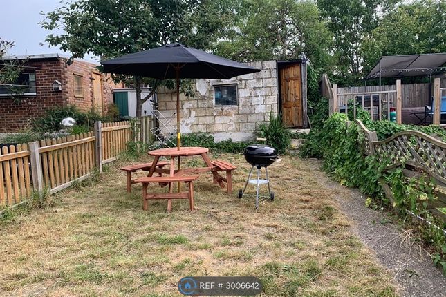 Yorkland Avenue, Welling photo 5