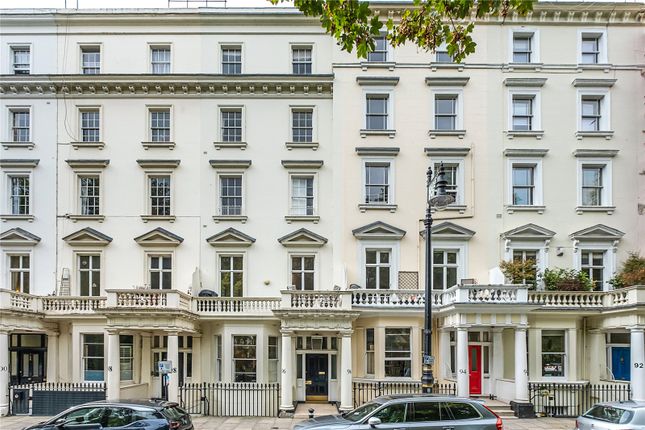 Flat for sale in St. Georges Square, London