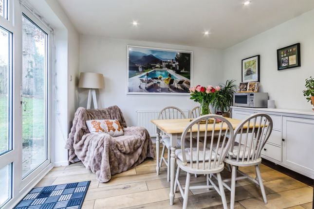 2, Oaklands, Godstone photo 4