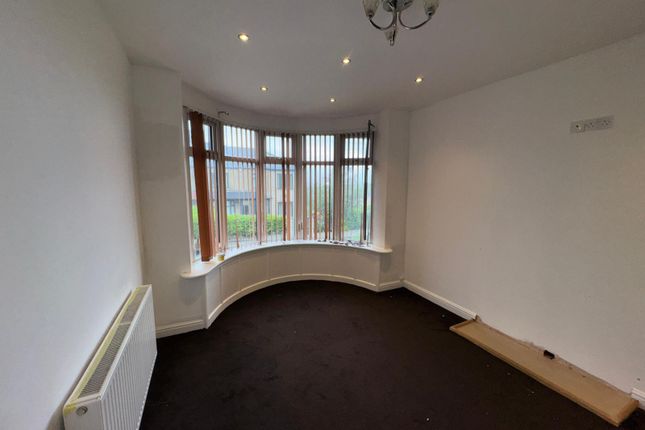 3 Holly Park Grove, Bradford photo 5