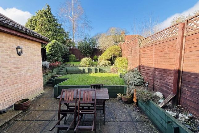 5, HAZEL GROVE, THATCHAM photo 3