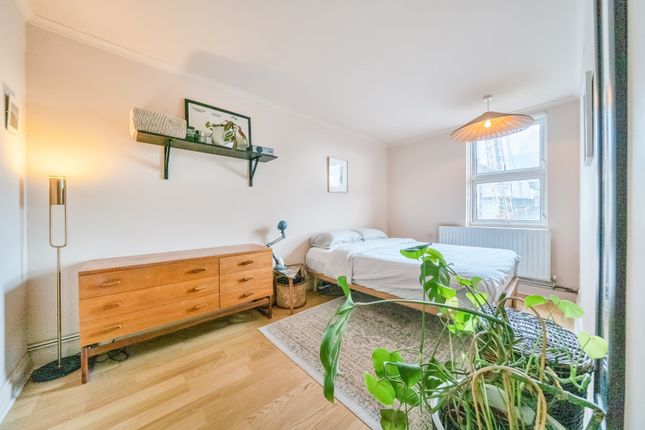 26, Pencraig Way, London photo 4