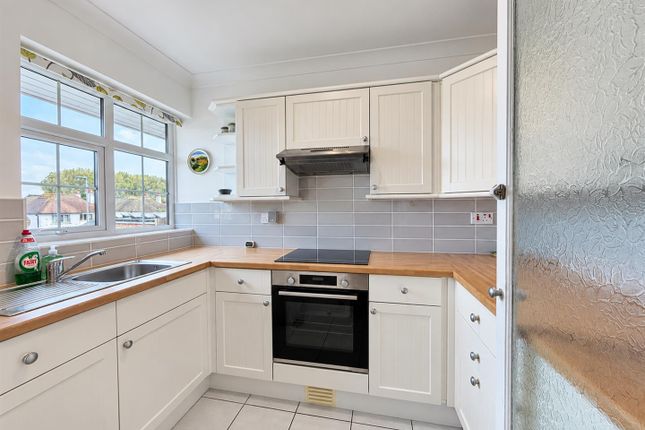 Kings Close, Eastbourne photo 3