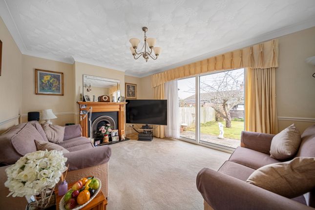 2-bed house on 6, Deerhurst Close, Longfield, £400,000