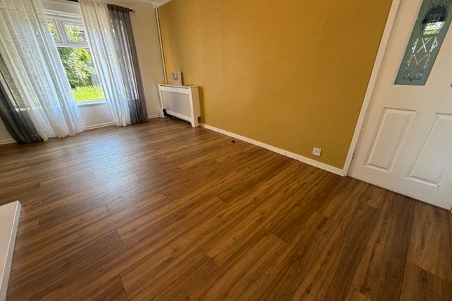 75, Eaglesfield Drive, BRADFORD photo 3