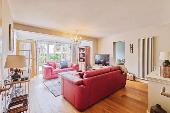 16, Bracken Close, Staffordshire photo 2