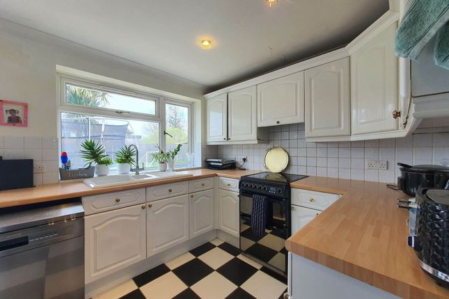 End terrace house to rent in Howth Drive, Woodley, Reading