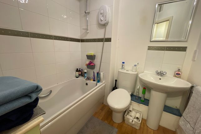 Flat for sale in Oriole House, Manchester