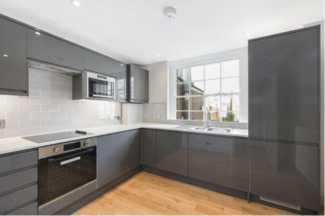 Flat to rent in Fulham Road, London